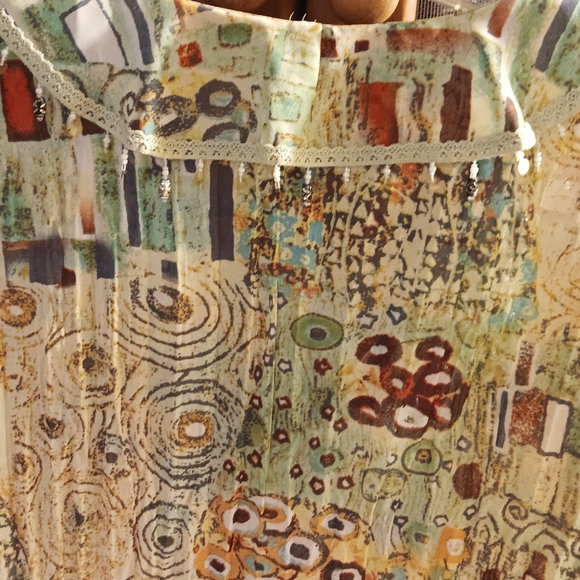 Abstract Patterned Blouse - Picture 10 of 13